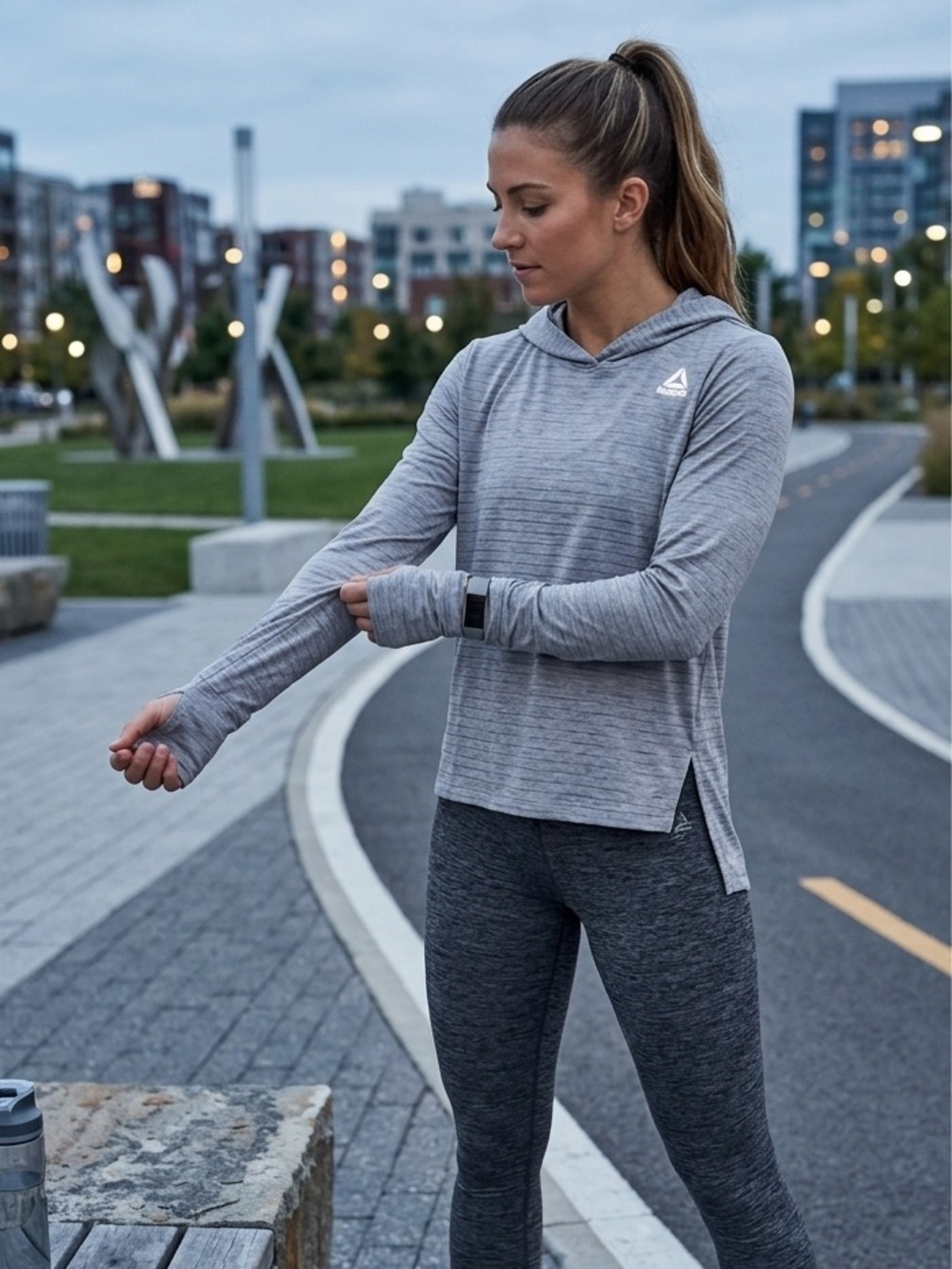 Reebok Long Sleeve Training Hoodie Circuit Gray Size Medium activewear workout